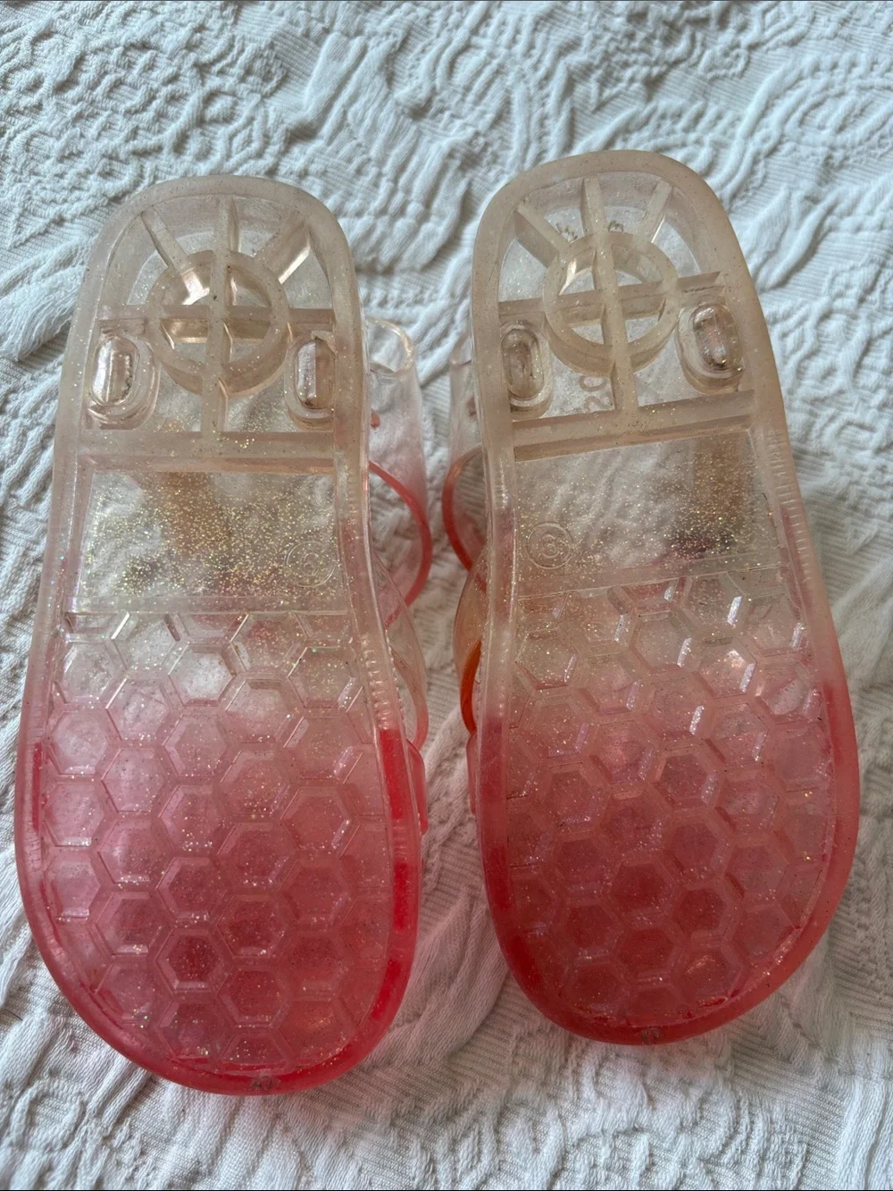 🌺 OSHKOSH JELLY SANDALS!